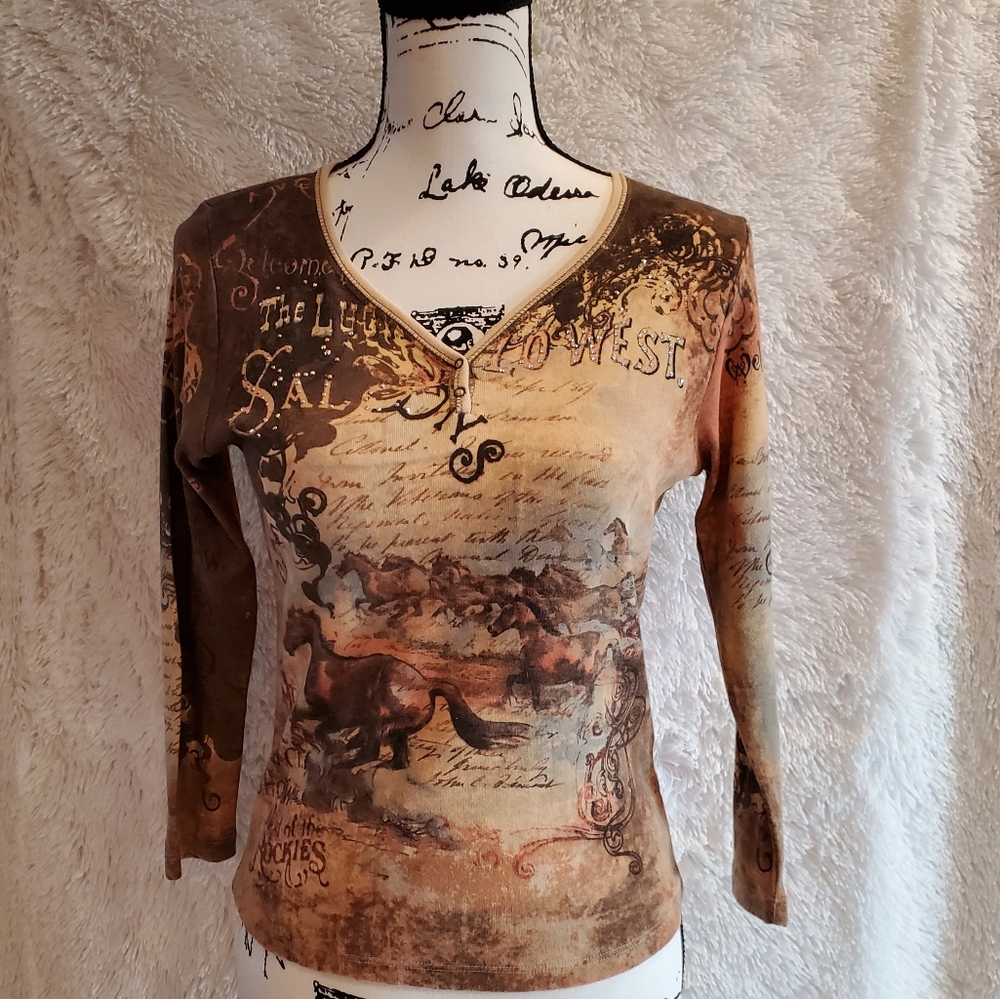 SKINNY MINNIE Graphic Top - Large